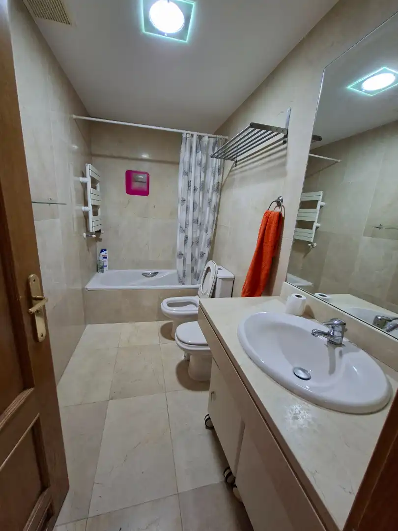 Bathroom of Apartments for rent in Avilés  with Heating, Parquet flooring and Furnished