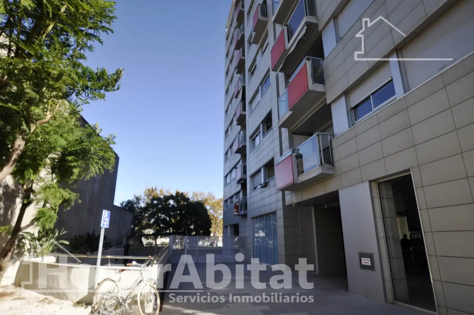 Aparcament de Pis en venda en Valencia amb Aire condicionat, Moblat i Balcó