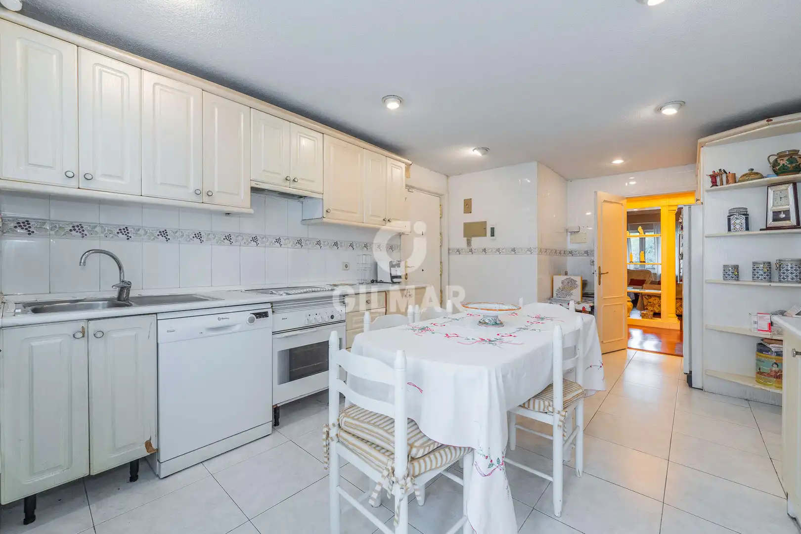 Cocina de Piso en venta en Madrid con Calefacción, Jardín privado y Trastero