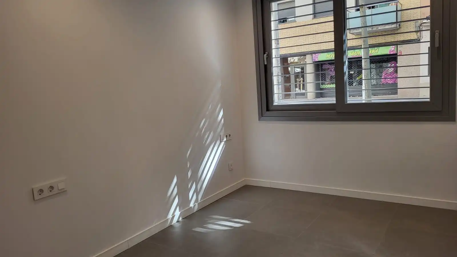 Ground floor for sale in Sabadell  with Air Conditioner and Heating