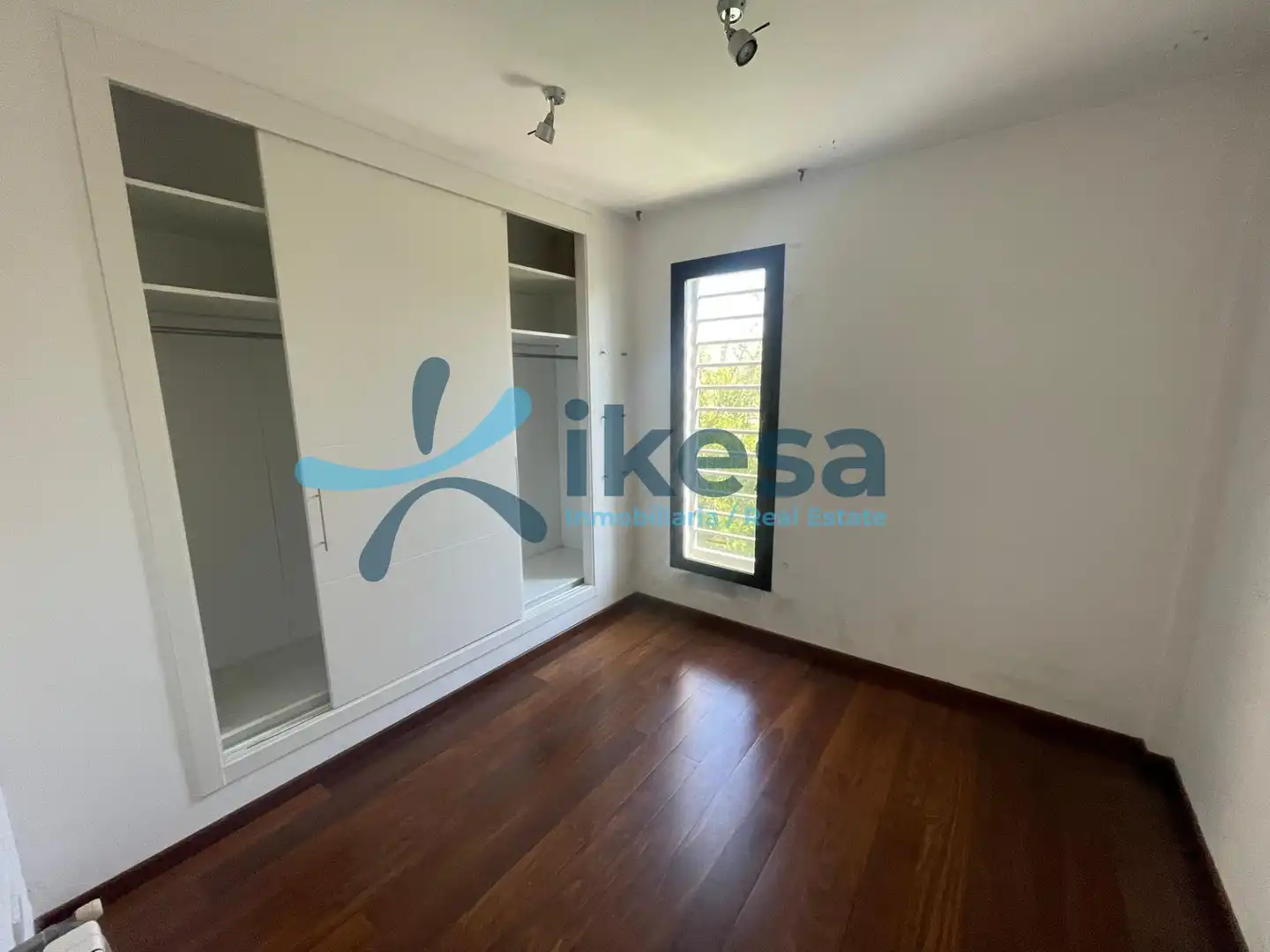 Dormitori de Casa o xalet en venda en Espartinas amb Jardí privat, Piscina i Piscina comunitària