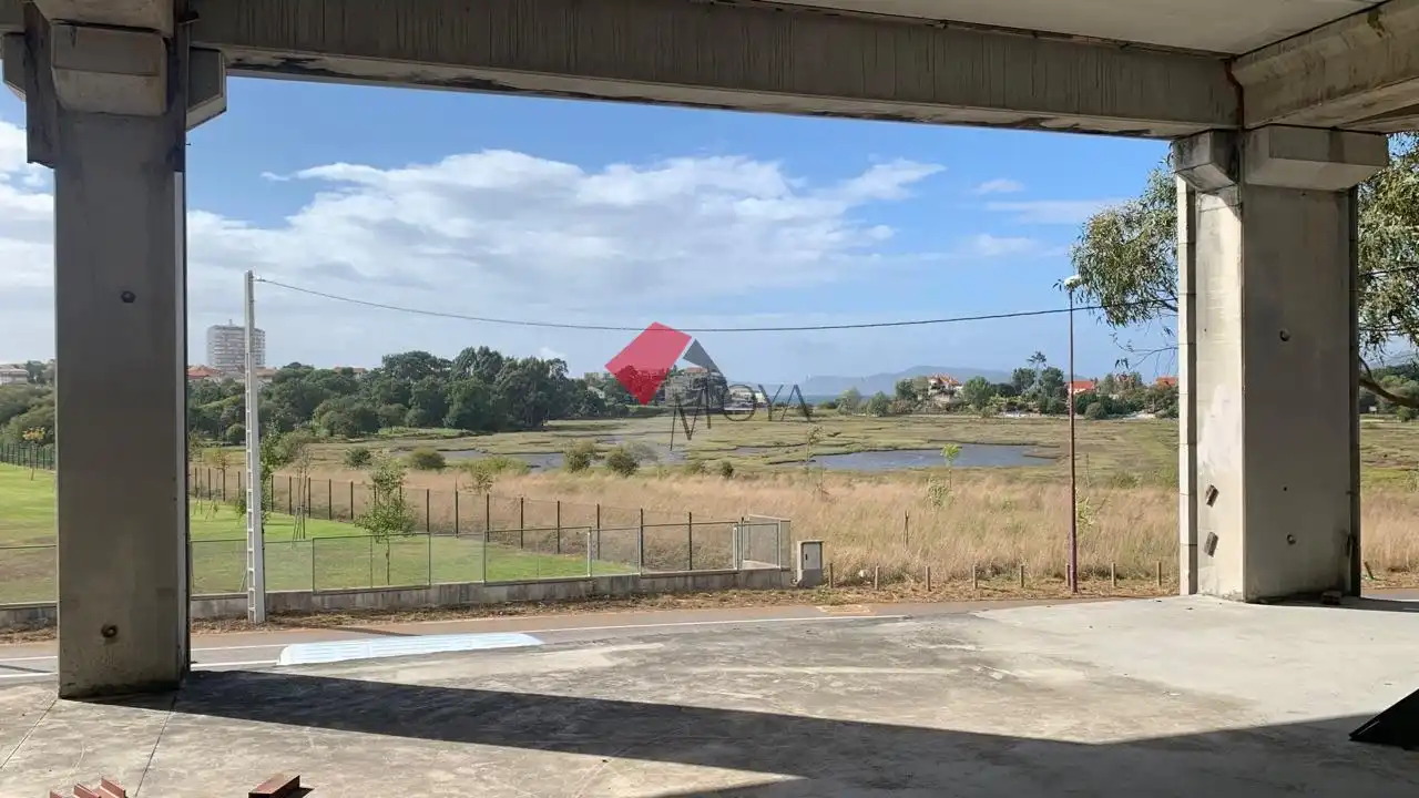 Nau industrial de lloguer a Ricardo Mella, Coruxo - Oia - Saiáns