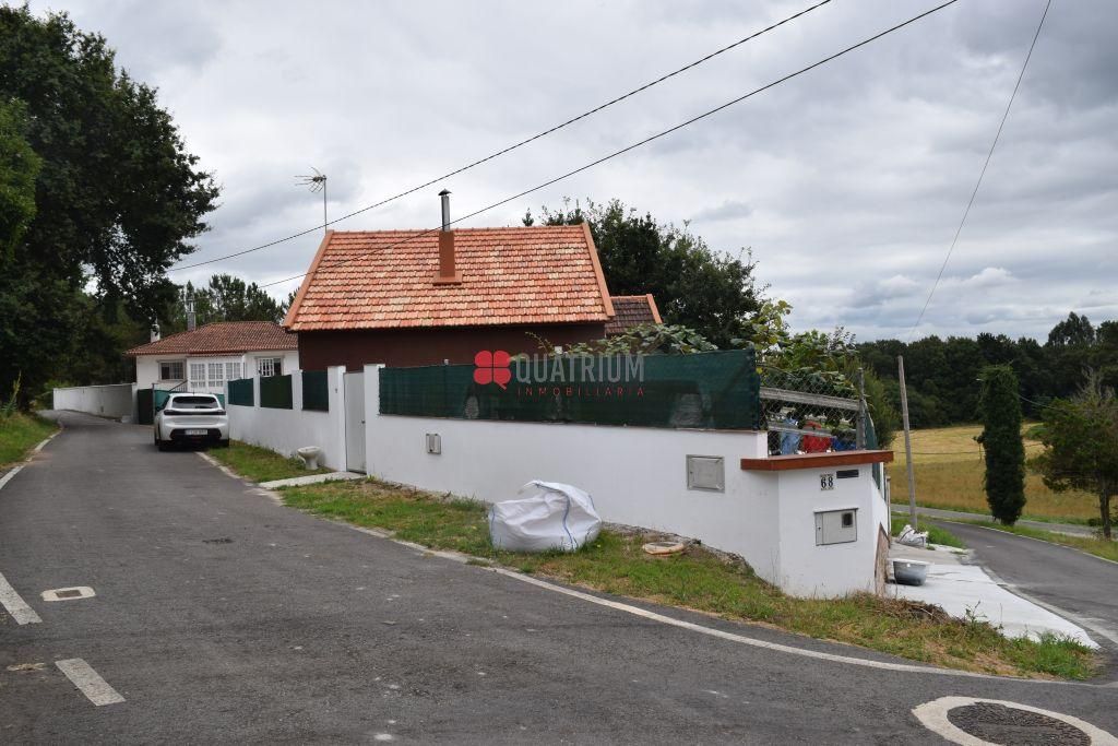 Vista exterior de Casa o xalet en venda en Teo amb Calefacció i Traster