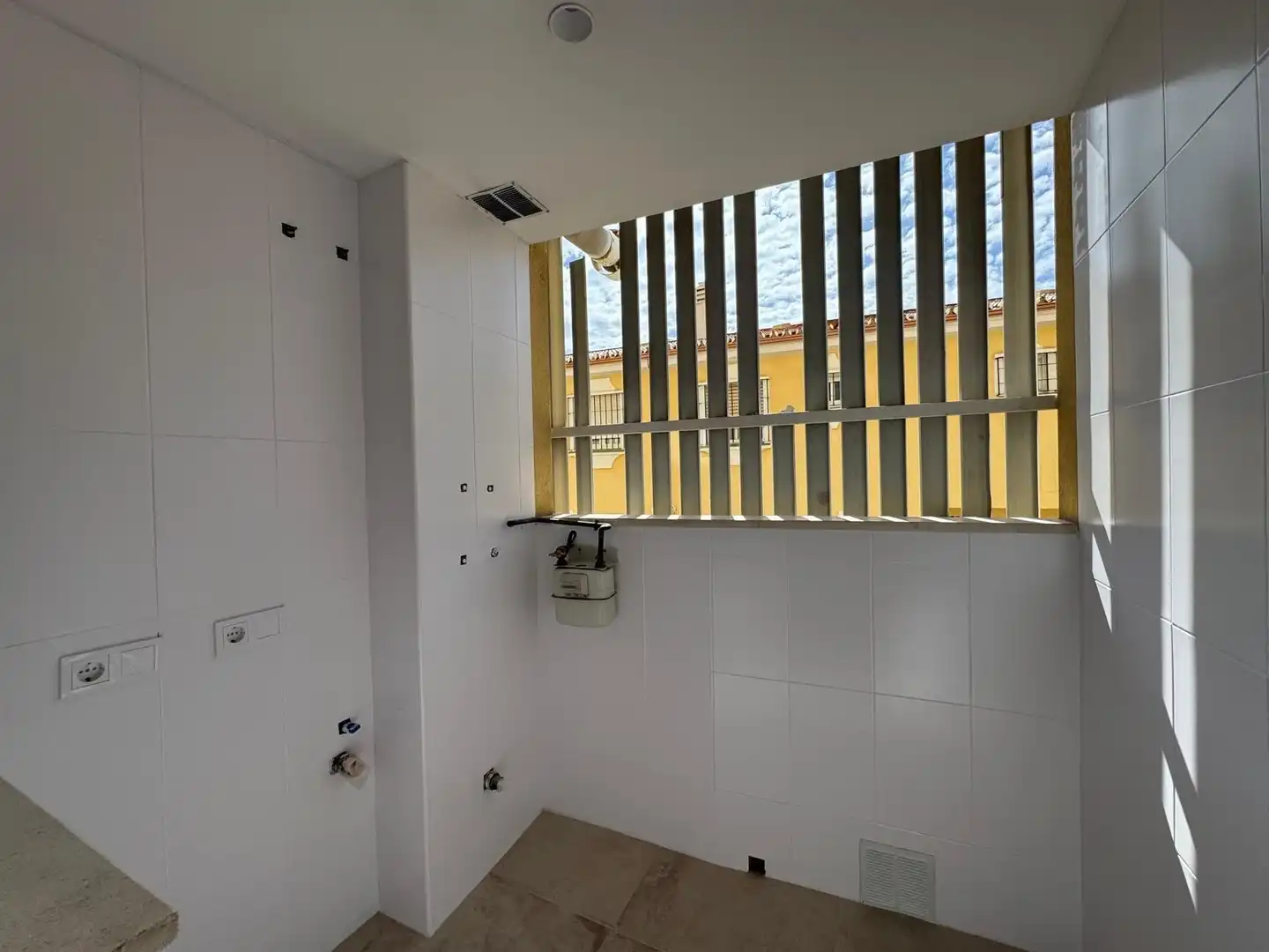 Bany de Apartament en venda en Rincón de la Victoria amb Jardí privat, Terrassa i Traster