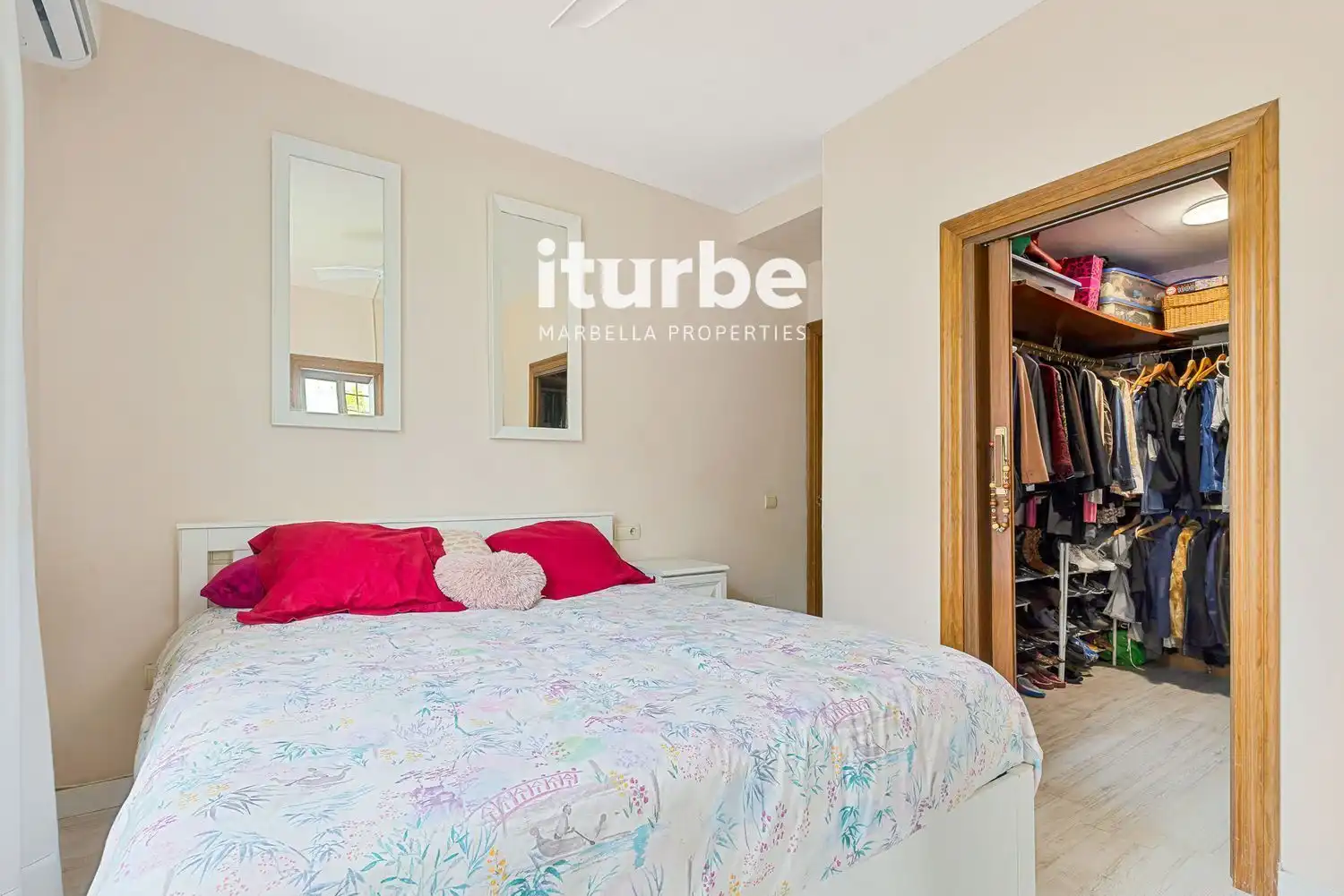 Habitación de Piso en venta en Marbella con Aire acondicionado, Terraza y Piscina
