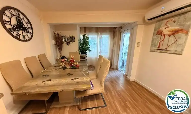 Menjador de Apartament en venda en Roses amb Aire condicionat, Calefacció i Jardí privat