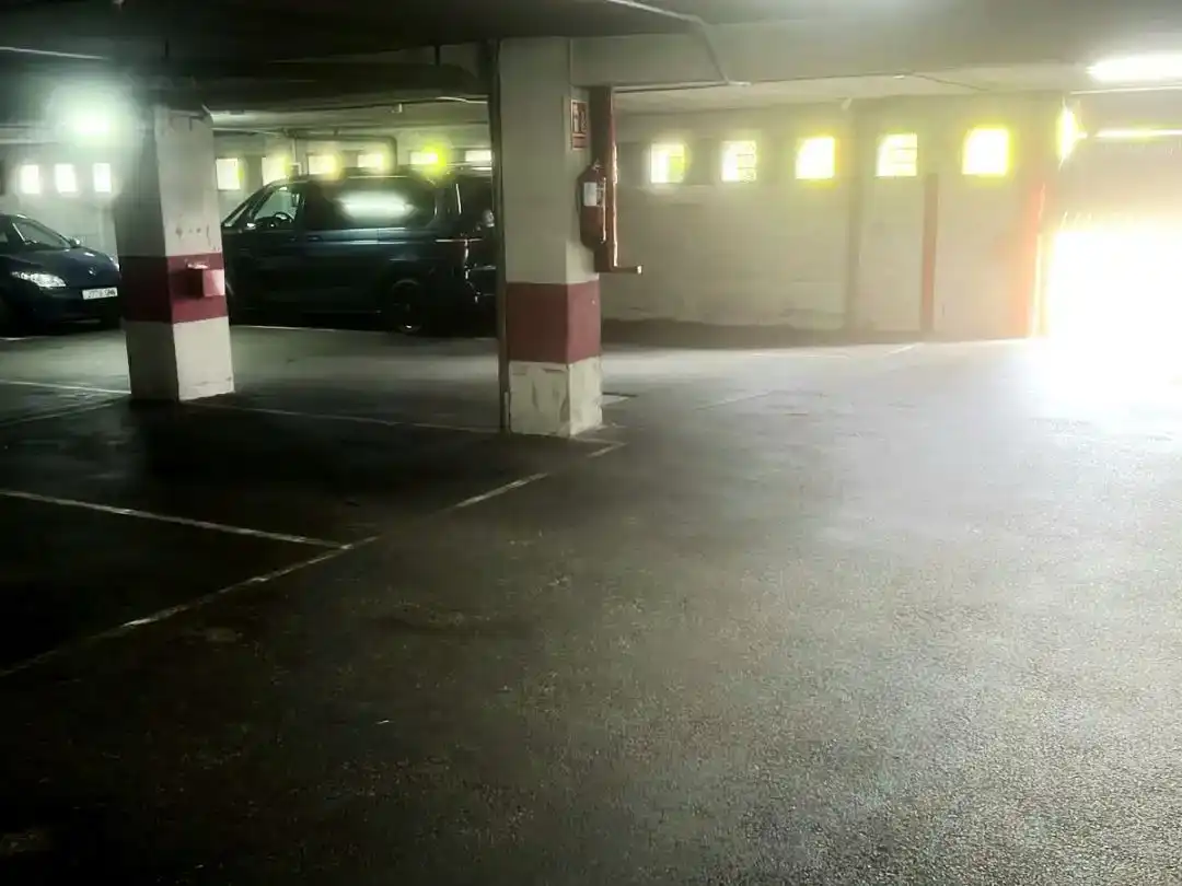 Parking de Piso en venta en Oviedo  con Jardín privado, Parquet y Trastero