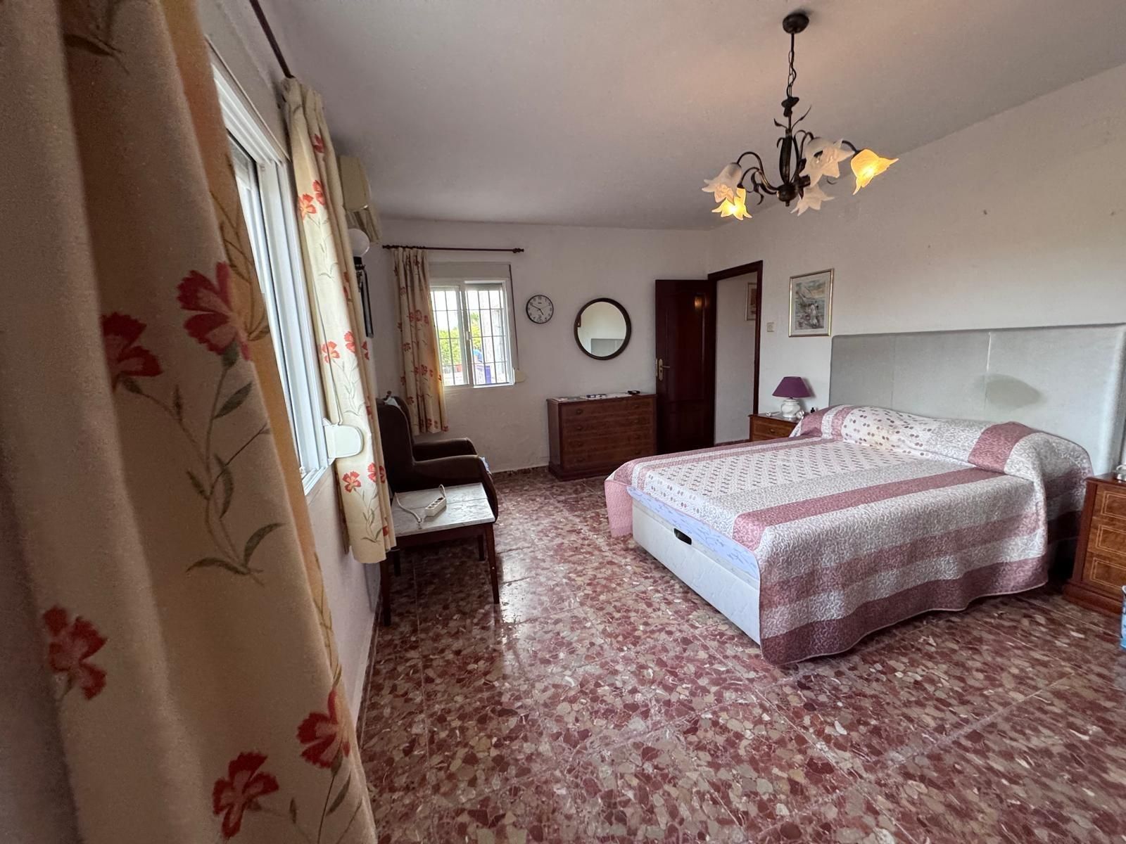 Habitación de Casa o chalet en venta en Chiclana de la Frontera con Aire acondicionado, Jardín privado y Piscina