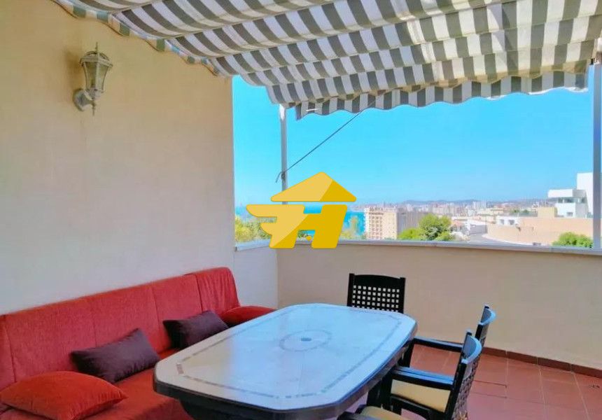 Vista exterior de Àtic de lloguer en Fuengirola amb Aire condicionat, Jardí privat i Piscina