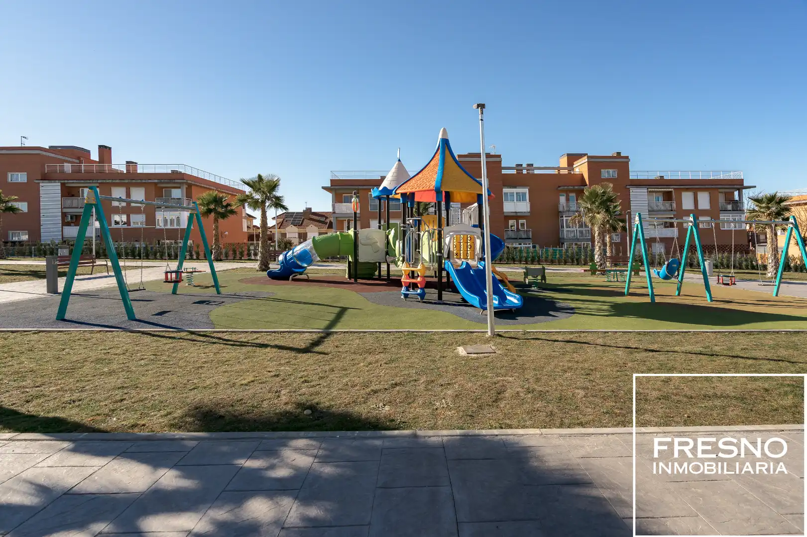 Vista exterior de Casa adosada en venda en Cobeña amb Aire condicionat, Calefacció i Jardí privat