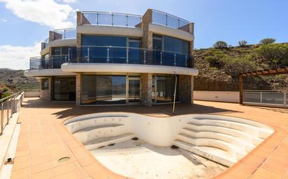 Piscina de Casa o xalet en venda en Mogán amb Aire condicionat, Jardí privat i Parquet