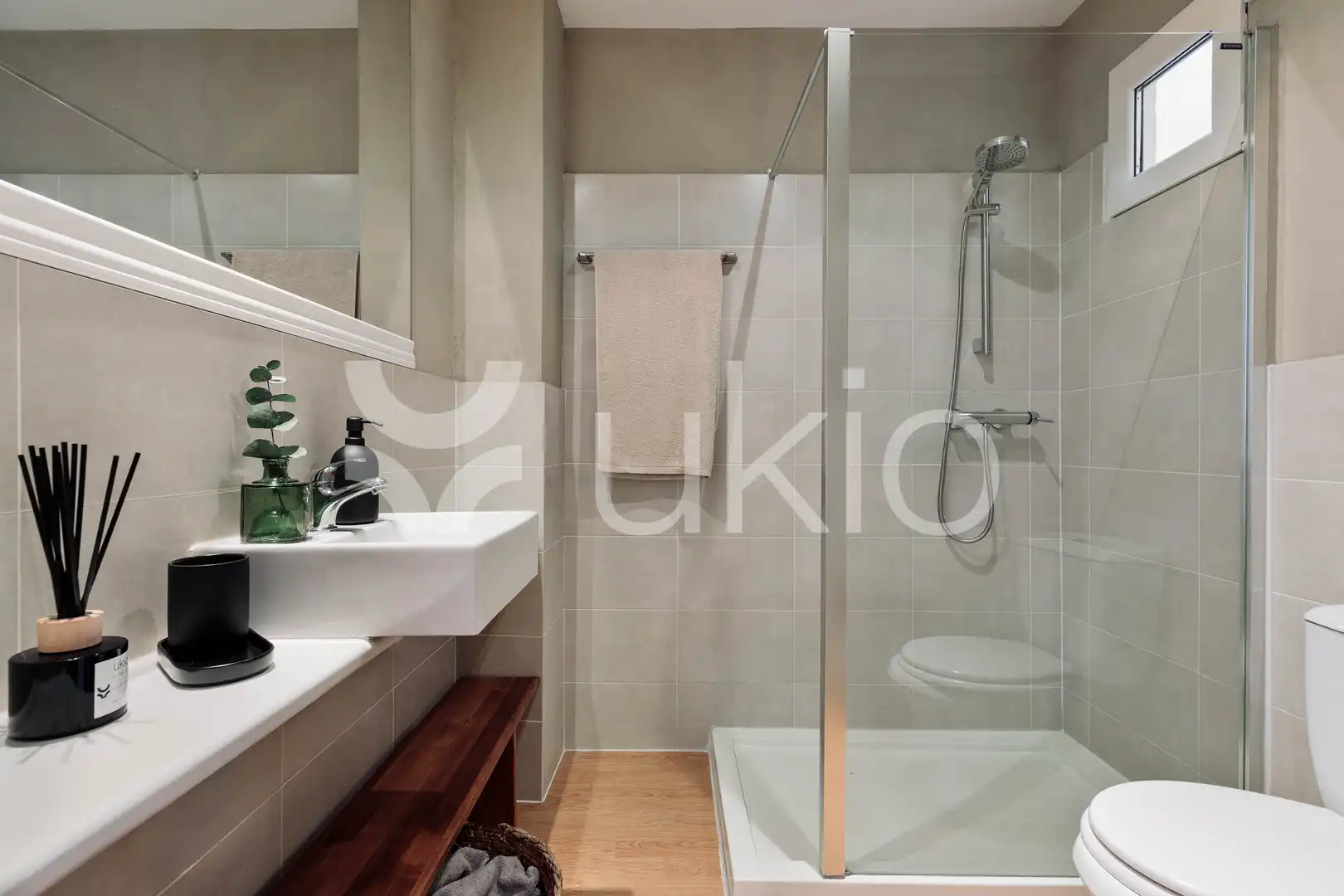 Baño de Apartamento de alquiler en Barcelona con Aire acondicionado, Calefacción y Terraza