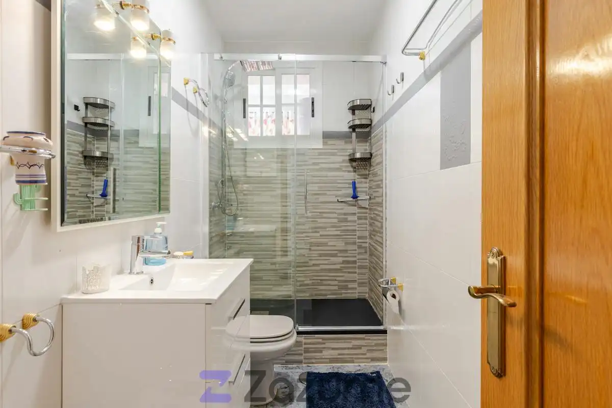 Bathroom of Flat for rent in Carabanchel