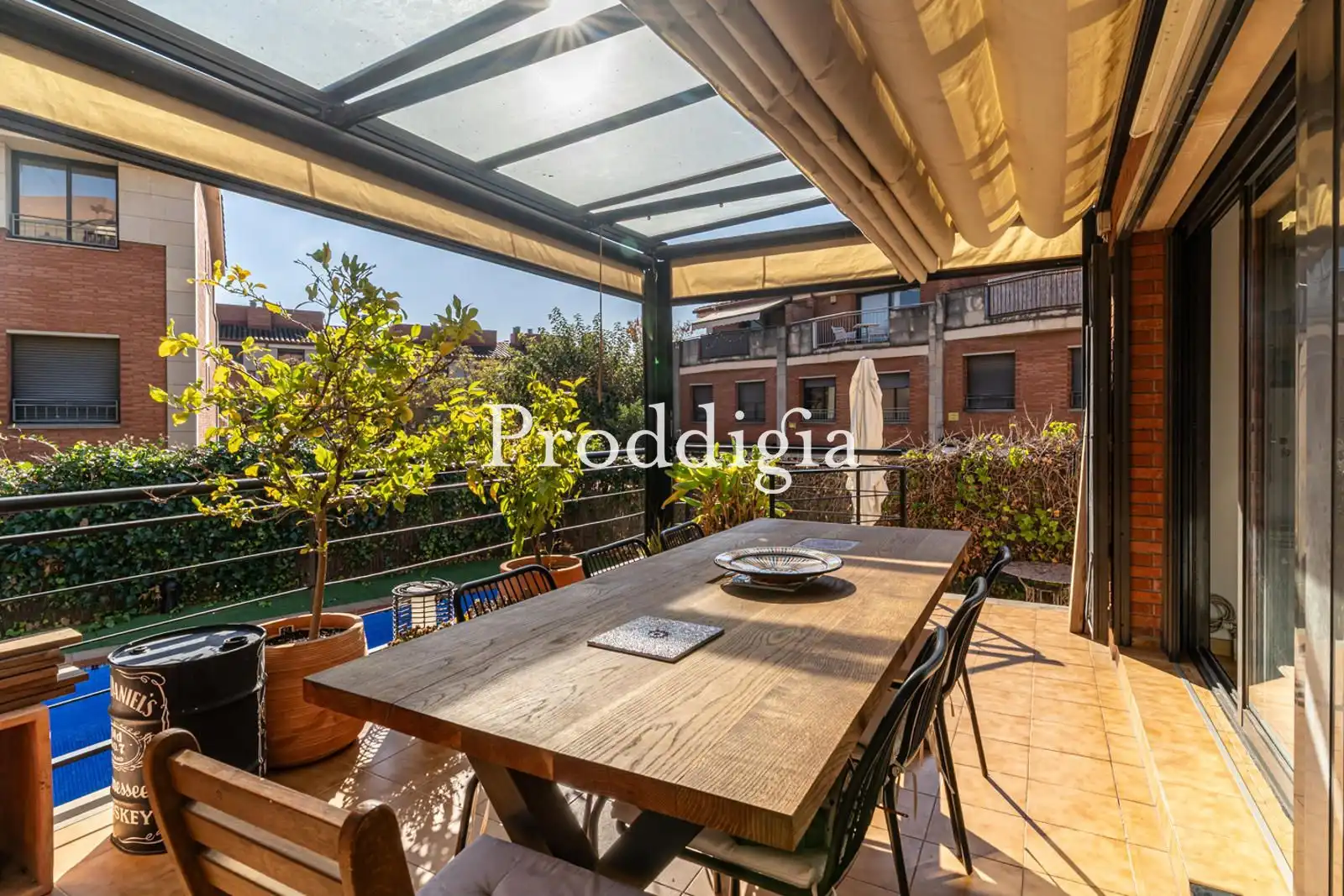Terrasse von Einfamilien-Reihenhaus zum Verkauf in Sant Cugat del Vallès mit Klimaanlage, Heizung und Privatgarten