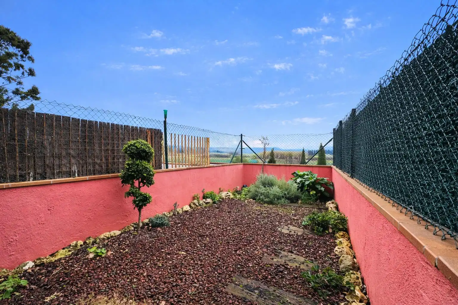 Jardí de Casa adosada en venda en Figueres amb Calefacció, Jardí privat i Terrassa