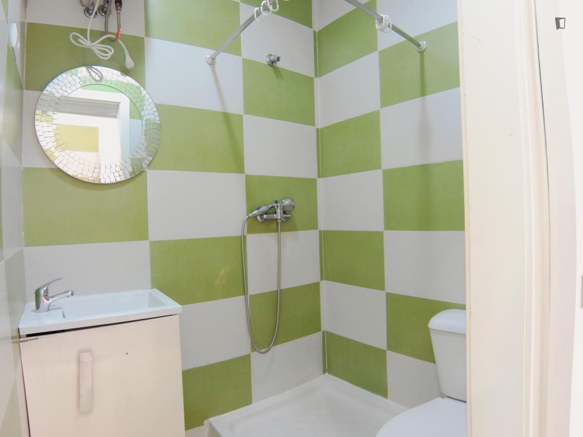 Study to rent in Puerta del Ángel