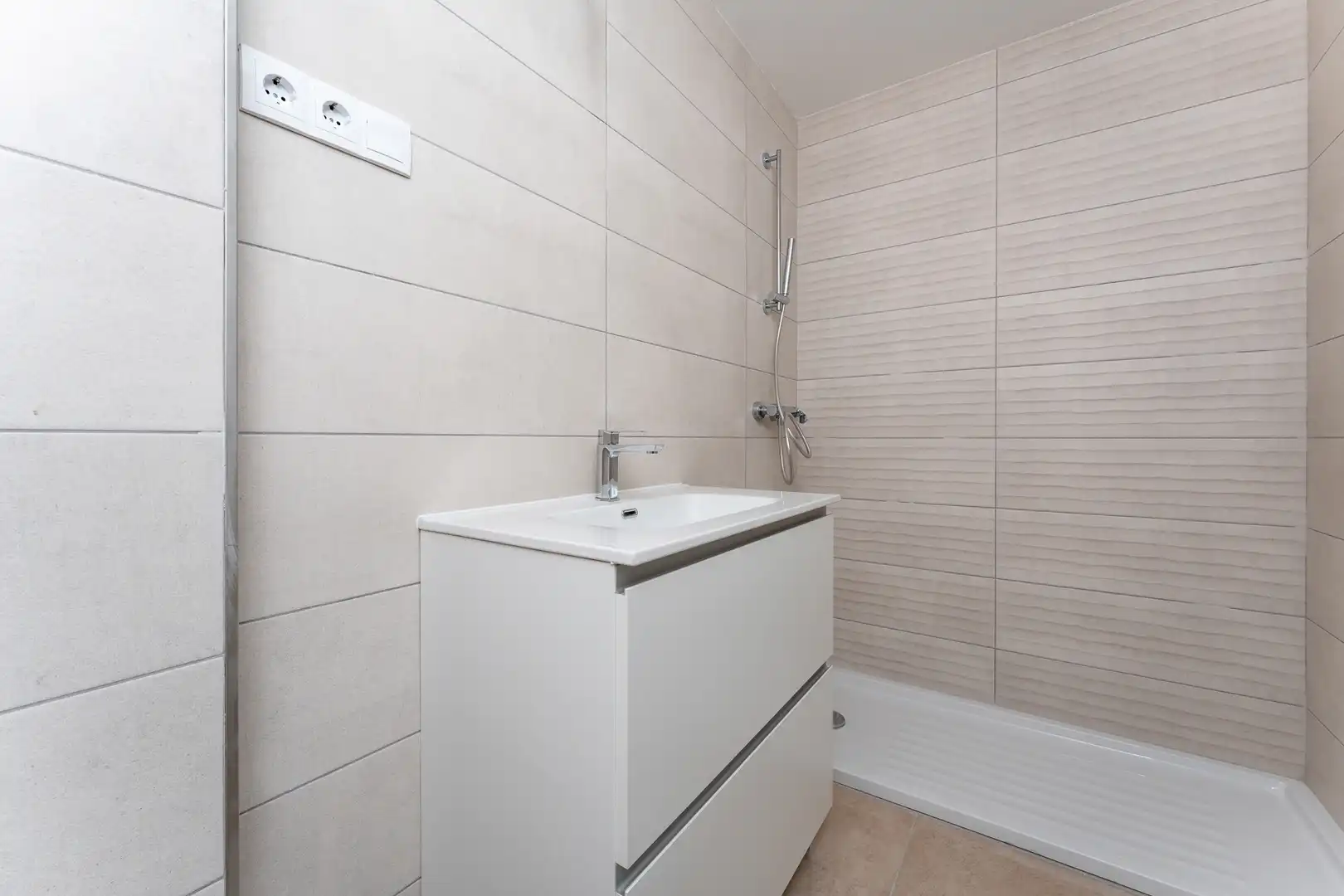 Bathroom of Flat for sale in Málaga  with Parquet flooring, Terrace and Storage room