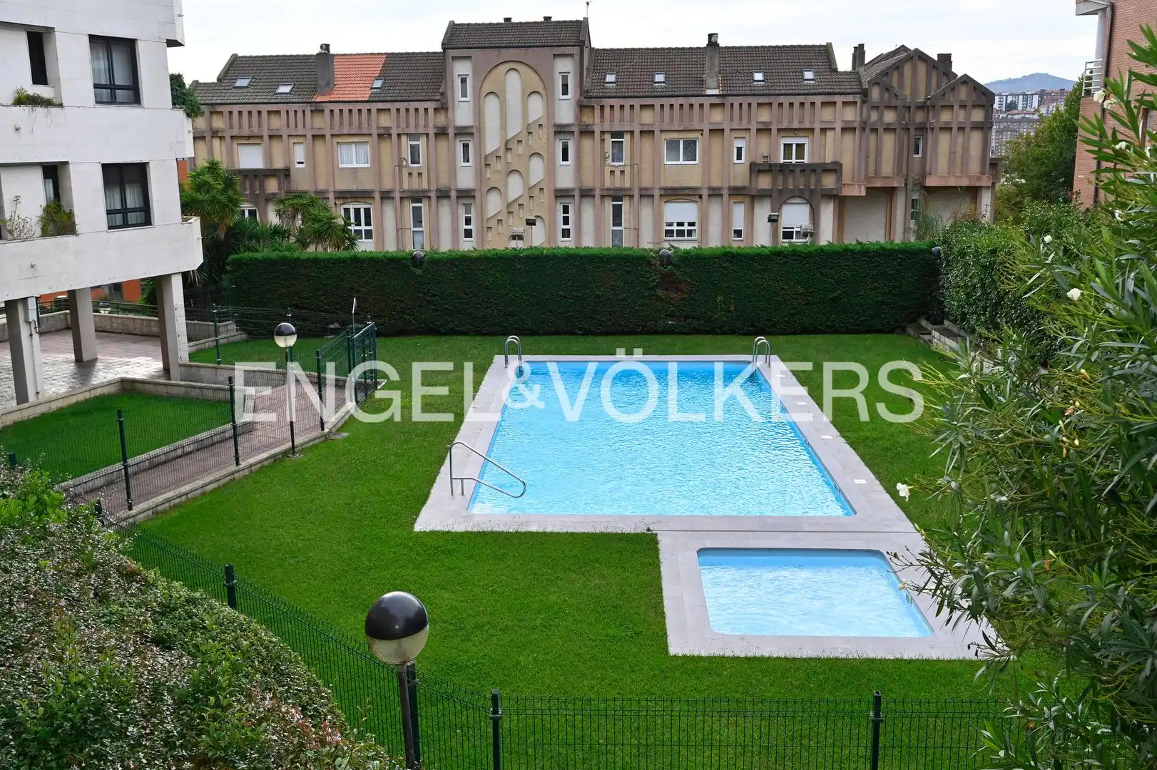 Piscina de Piso en venta en Valdenoja