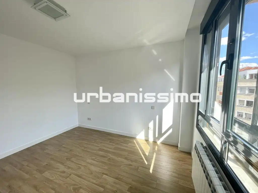 Flat for rent in Calle de Granada, Pacífico