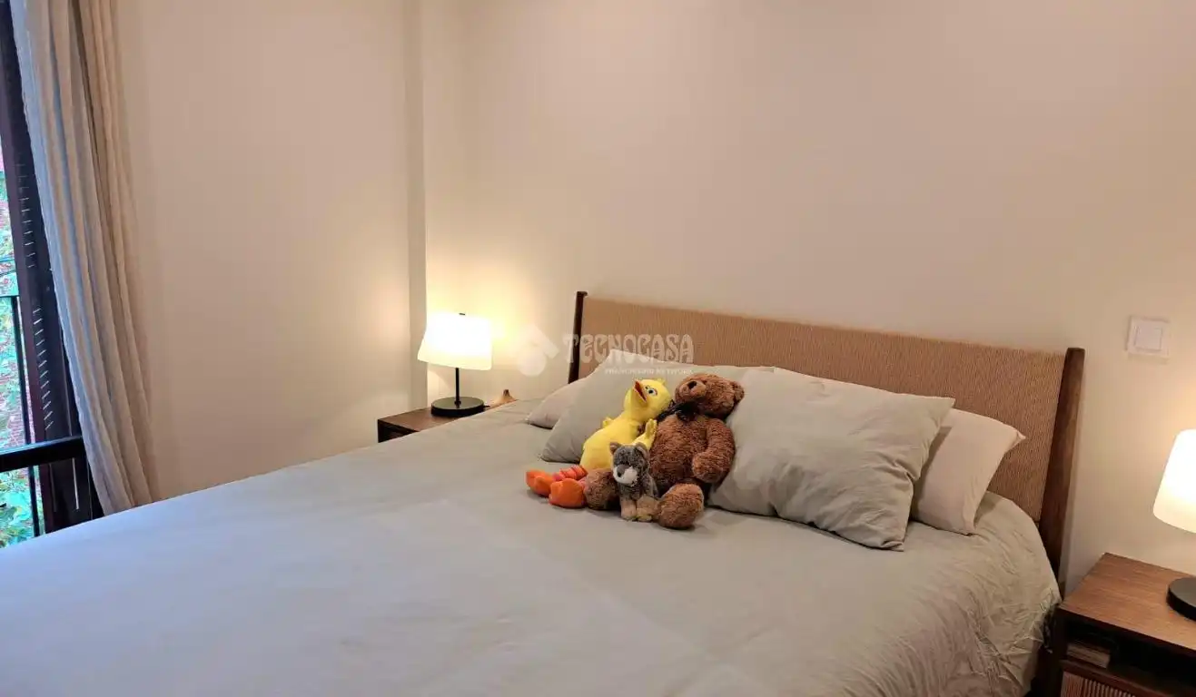 Dormitori de Pis en venda en Madrid amb Aire condicionat, Terrassa i Balcó