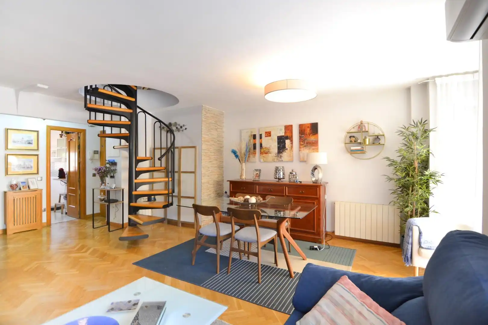 Living room of Duplexes for sale in Villanueva del Pardillo  with Air Conditioner, Heating and Parquet flooring