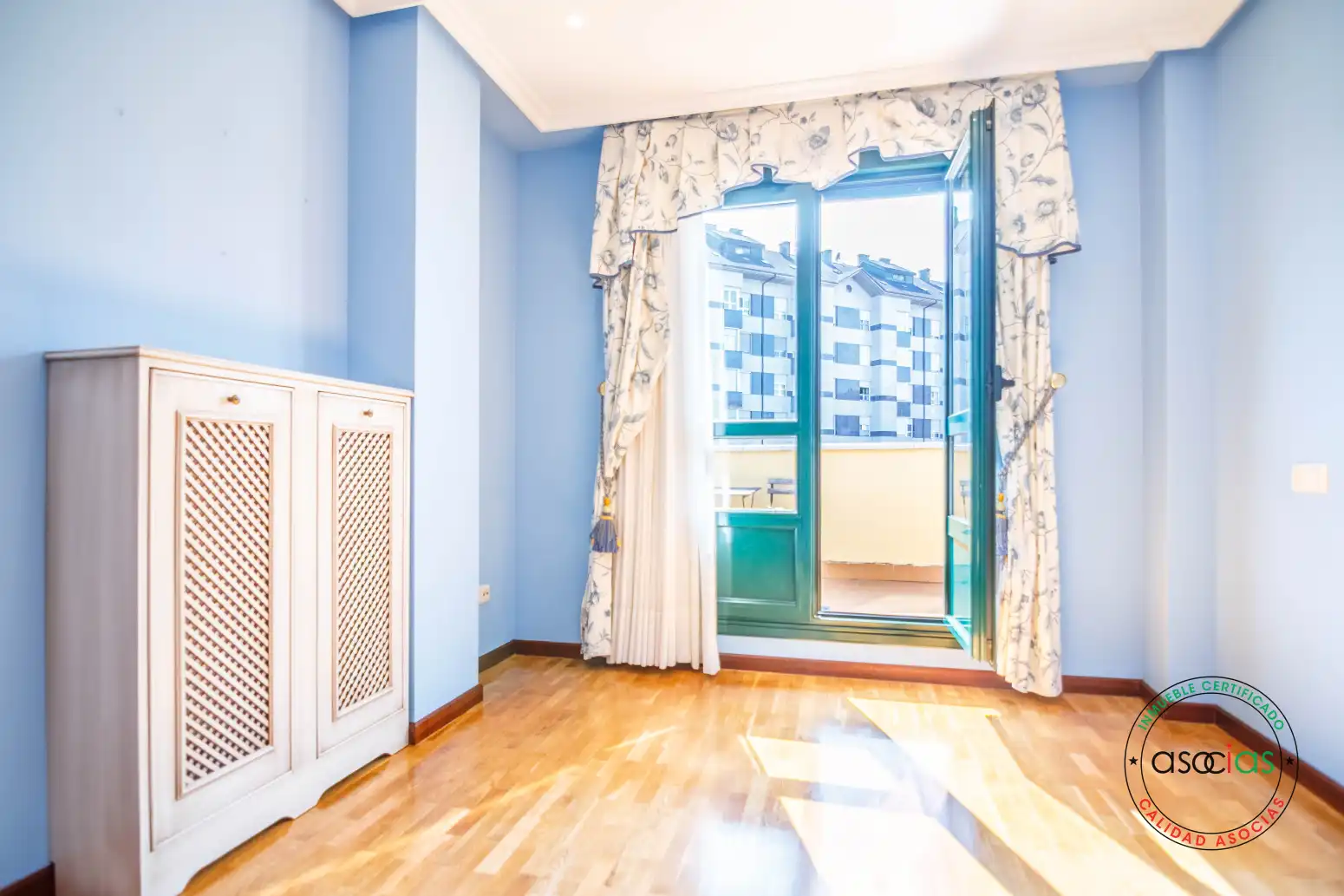 Habitación de Casa adosada en venta en Grado con Calefacción, Jardín privado y Parquet