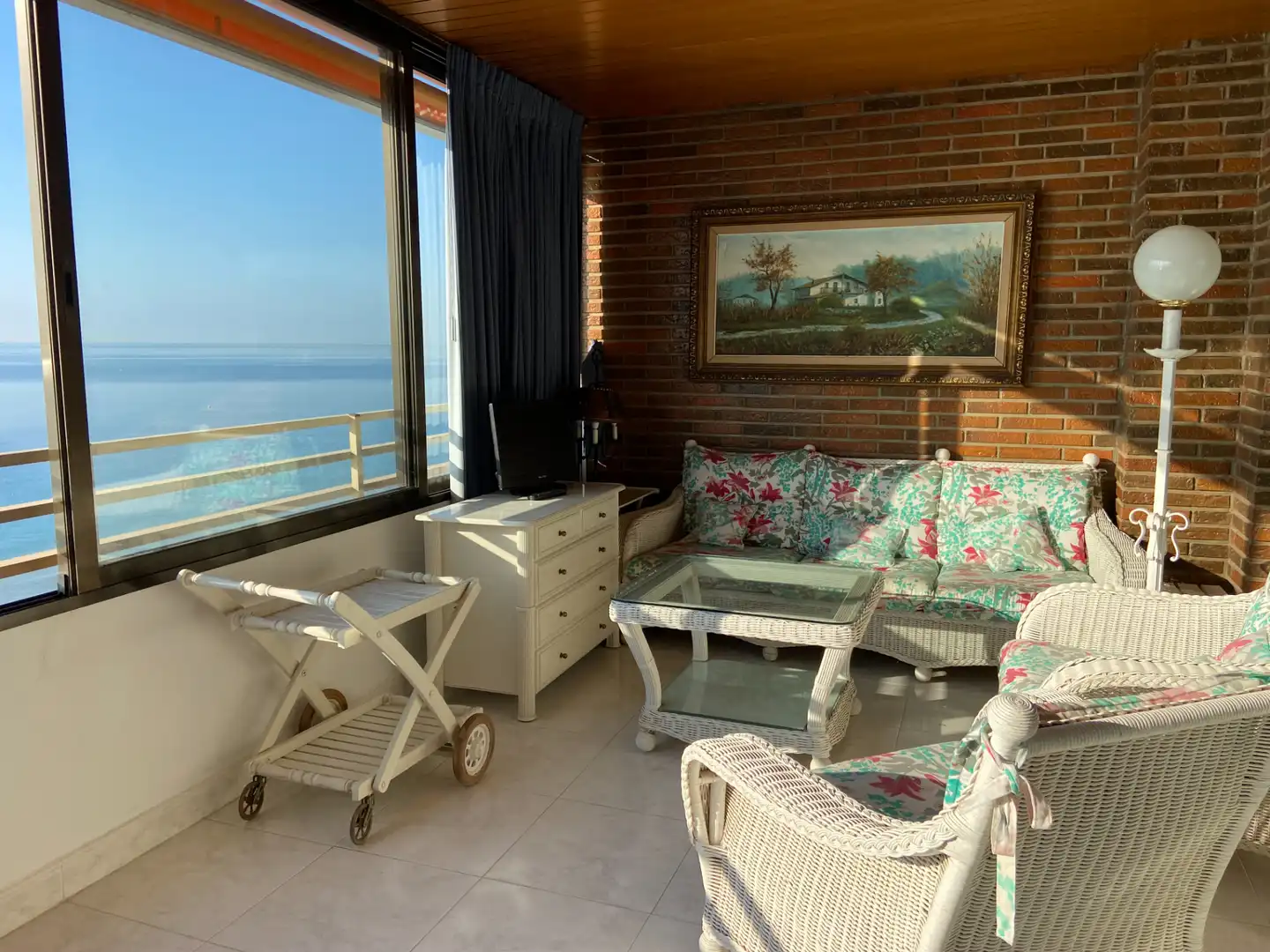 Living room of Flat for rent in Benidorm  with Heating, Parquet flooring and Terrace