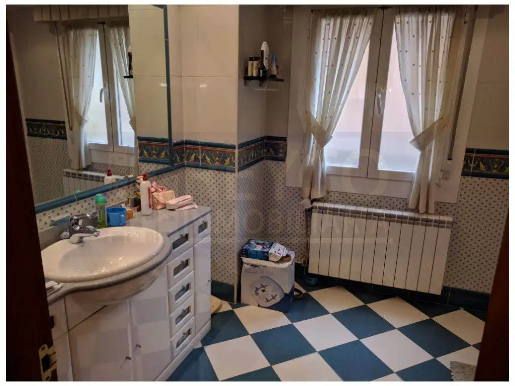 Bathroom of Houses for rent in Santo Domingo de la Calzada  with Private garden and Balcony