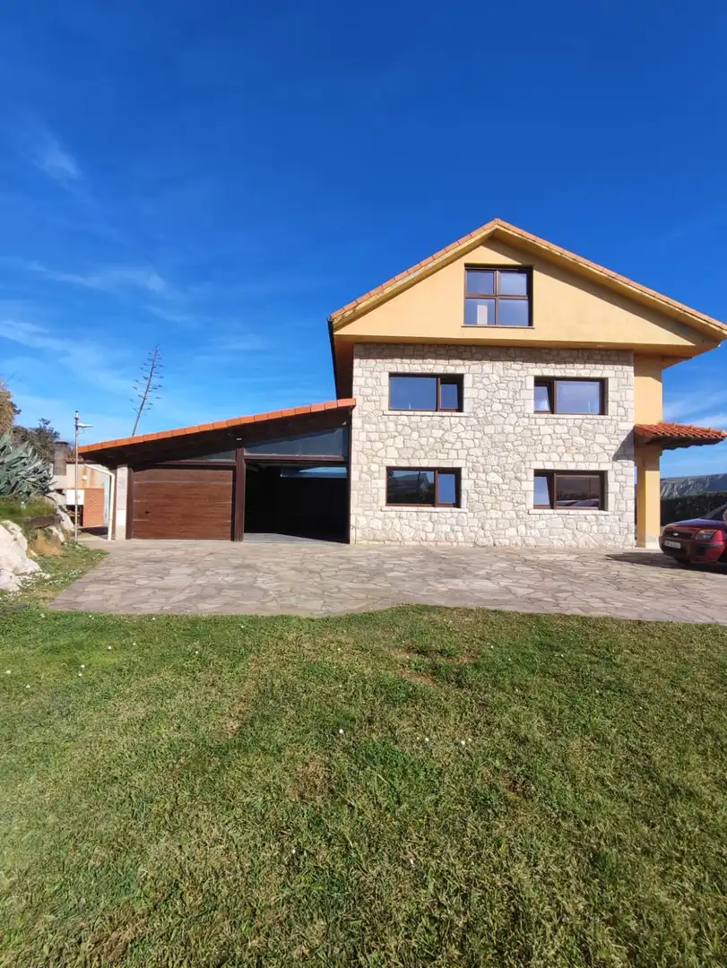 Vista exterior de Casa o chalet de alquiler en Miengo con Calefacción, Jardín privado y Amueblado