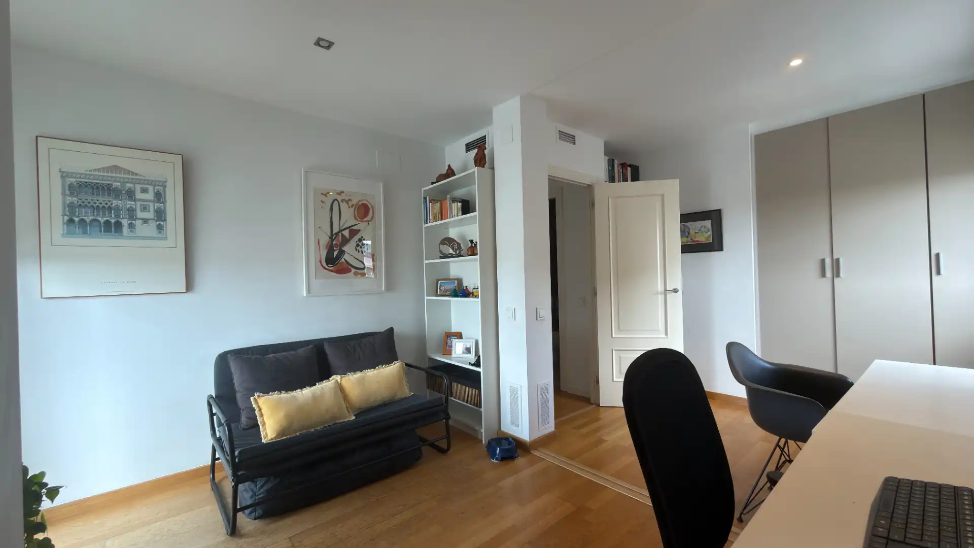 Living room of Flat for sale in Terrassa  with Air Conditioner, Heating and Parquet flooring