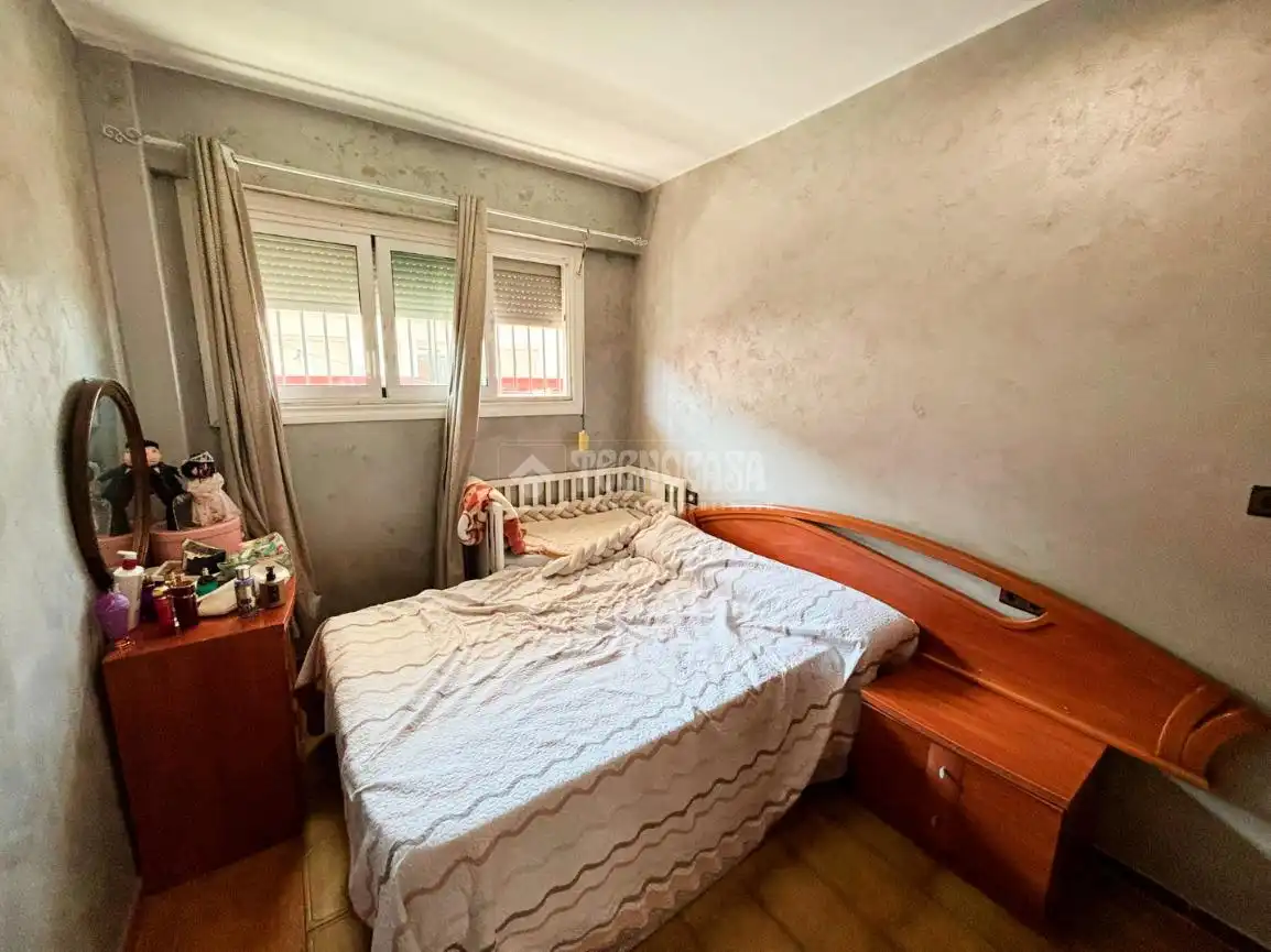 Bedroom of Flat for sale in Zaragoza  with Furnished and Balcony