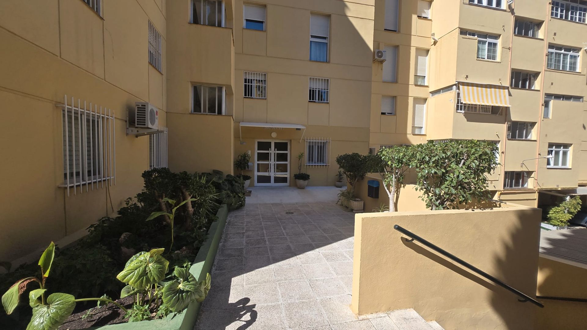 Exterior view of Flat for sale in Málaga Capital  with Air Conditioner, Terrace and Furnished