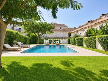 Adosado con balcón en venta en Frederic Marti Carreras