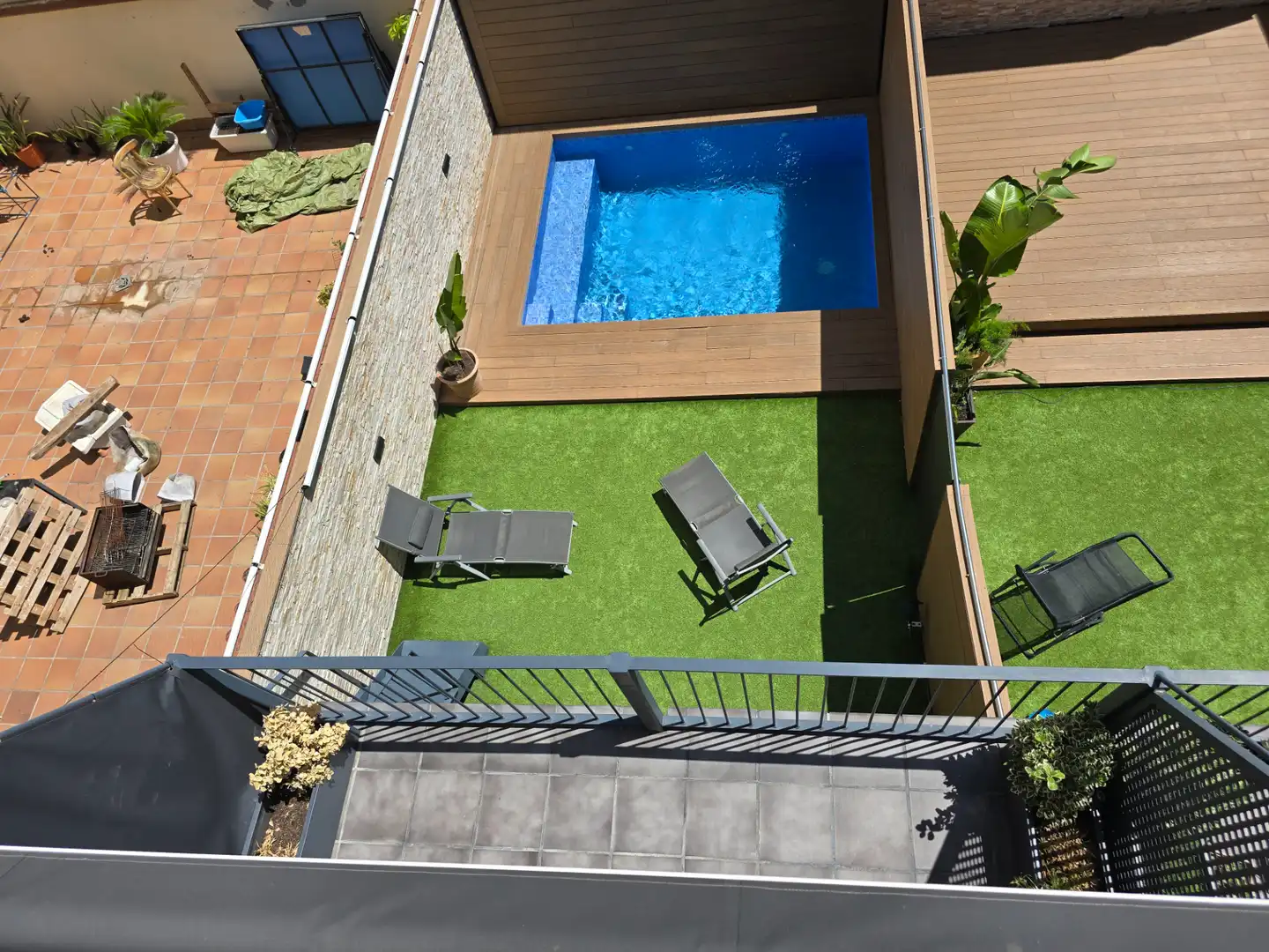 Schwimmbecken von Einfamilien-Reihenhaus zum Verkauf in Sabadell mit Terrasse und Schwimmbad