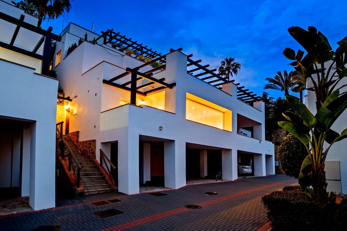 Vista exterior de Dúplex en venda en Marbella amb Aire condicionat, Terrassa i Moblat