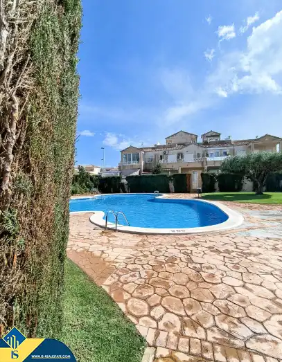 Piscina de Pis en venda en Torrevieja amb Terrassa, Moblat i Piscina comunitària