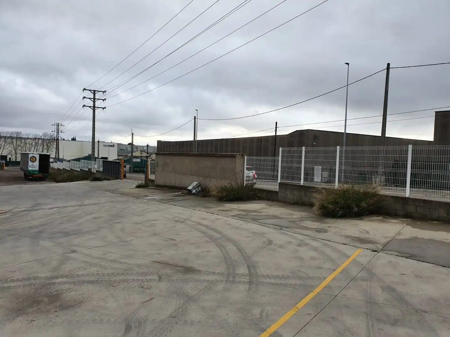 Vista exterior de Nau industrial de lloguer en Santa Perpètua de Mogoda