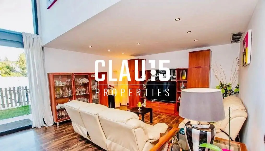 House with terrace for sale in Nucli Urbà, imagen 2