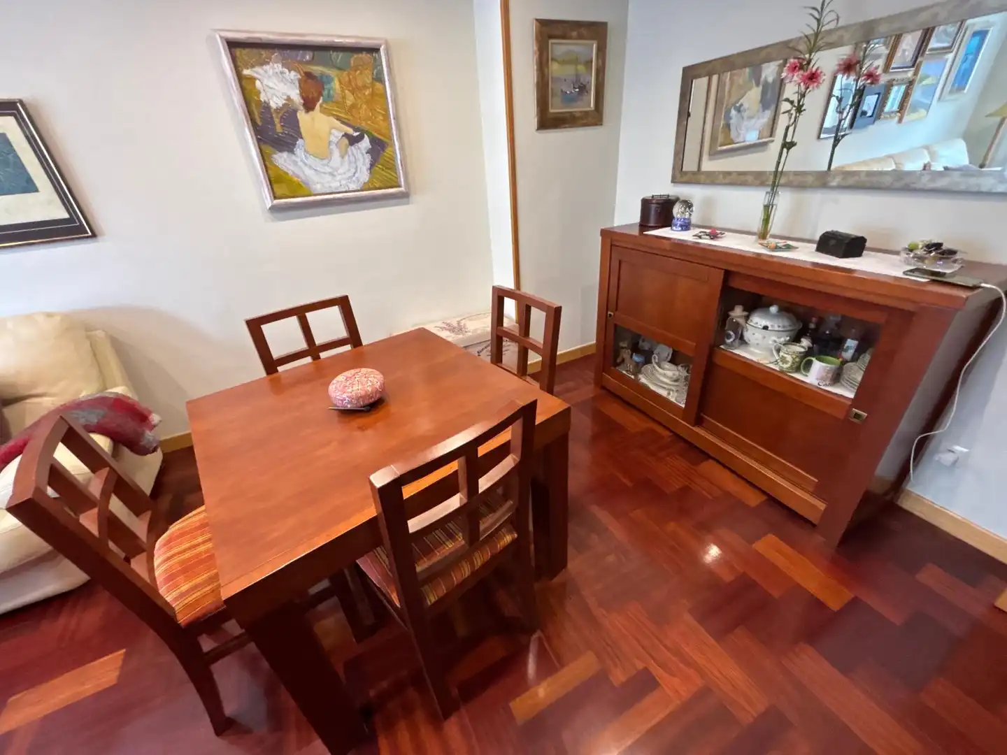 Comedor de Piso en venta en Oviedo  con Calefacción, Parquet y Trastero