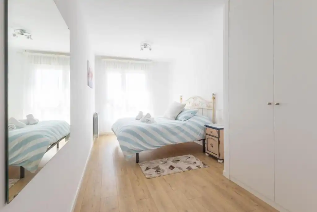 Habitación de Piso de alquiler en Santa Cruz de Bezana con Calefacción, Amueblado y Balcón