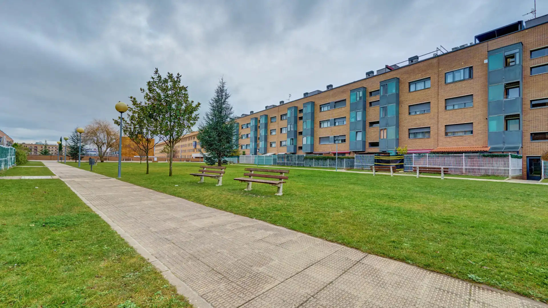 Vista exterior de Piso en venta en  Pamplona / Iruña con Calefacción, Jardín privado y Parquet