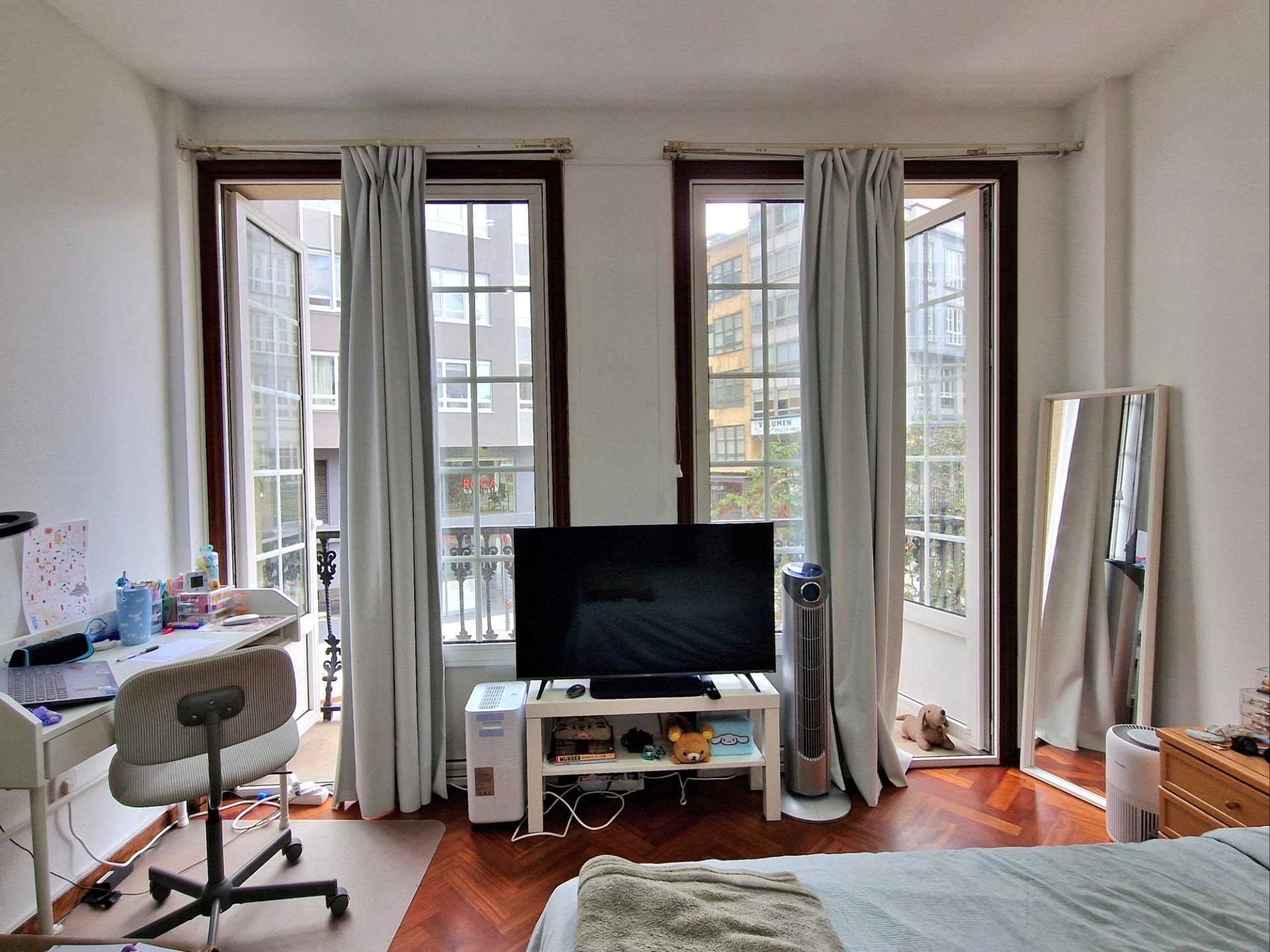 Sala d'estar de Apartament en venda en A Coruña Capital  amb Parquet i Balcó