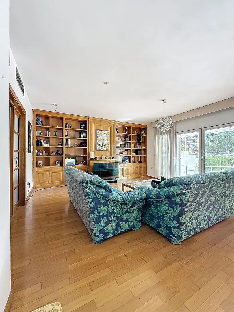 Wohnzimmer von Einfamilien-Reihenhaus zum Verkauf in Granada mit Klimaanlage, Privatgarten und Terrasse