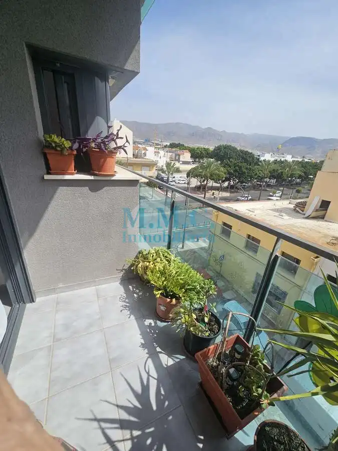Terraza de Piso en venta en Roquetas de Mar con Terraza y Amueblado