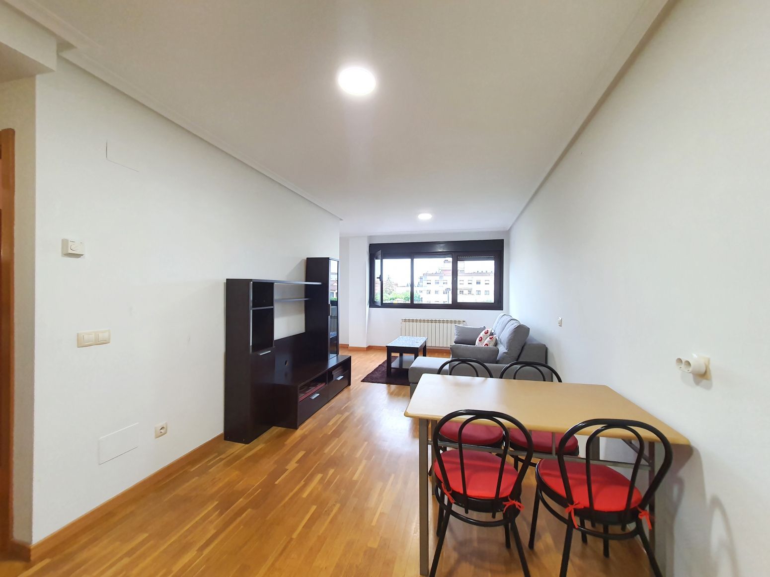 Wohnzimmer von Wohnung miete in Siero mit Heizung, Parkett und Terrasse