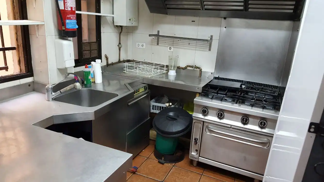 Cuina de Local en venda en Madrid amb Aire condicionat, Calefacció i Moblat