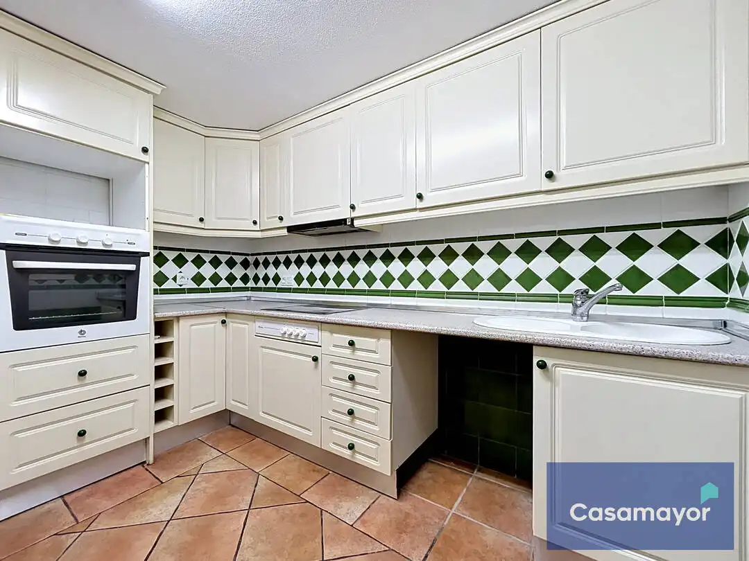 Cocina de Piso en venta en Alicante / Alacant con Aire acondicionado, Calefacción y Jardín privado