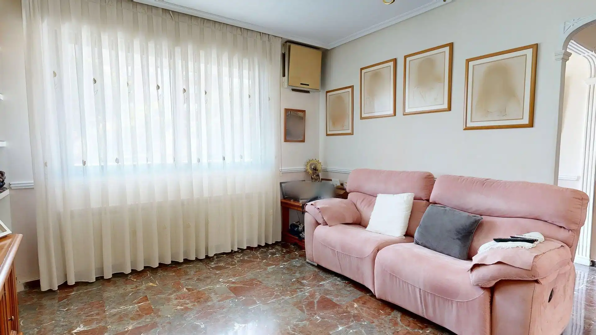 Sala de estar de Casa adosada en venta en Zaragoza con Aire acondicionado, Calefacción y Terraza
