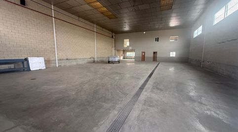 POLÍGONO EL JUNCALALBELDA. Nave de 467 m2 En esquina con puerta automática, 90m2 de entreplanta. Instalaciones de alumbrado y fuer, image 2