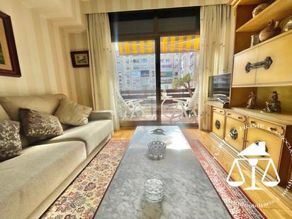 Living room of Flat for sale in  Barcelona Capital  with Parquet flooring, Terrace and Oven